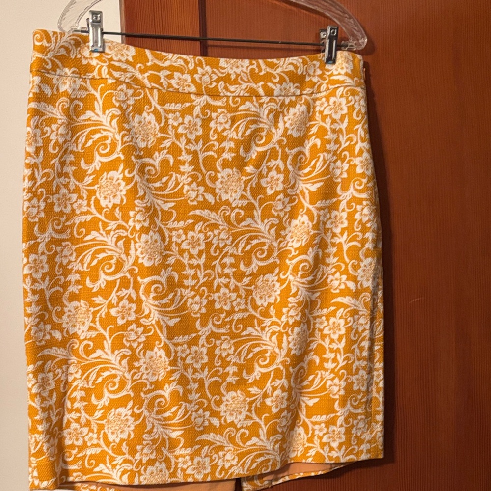 LOFT Gold Floral Pencil Skirt